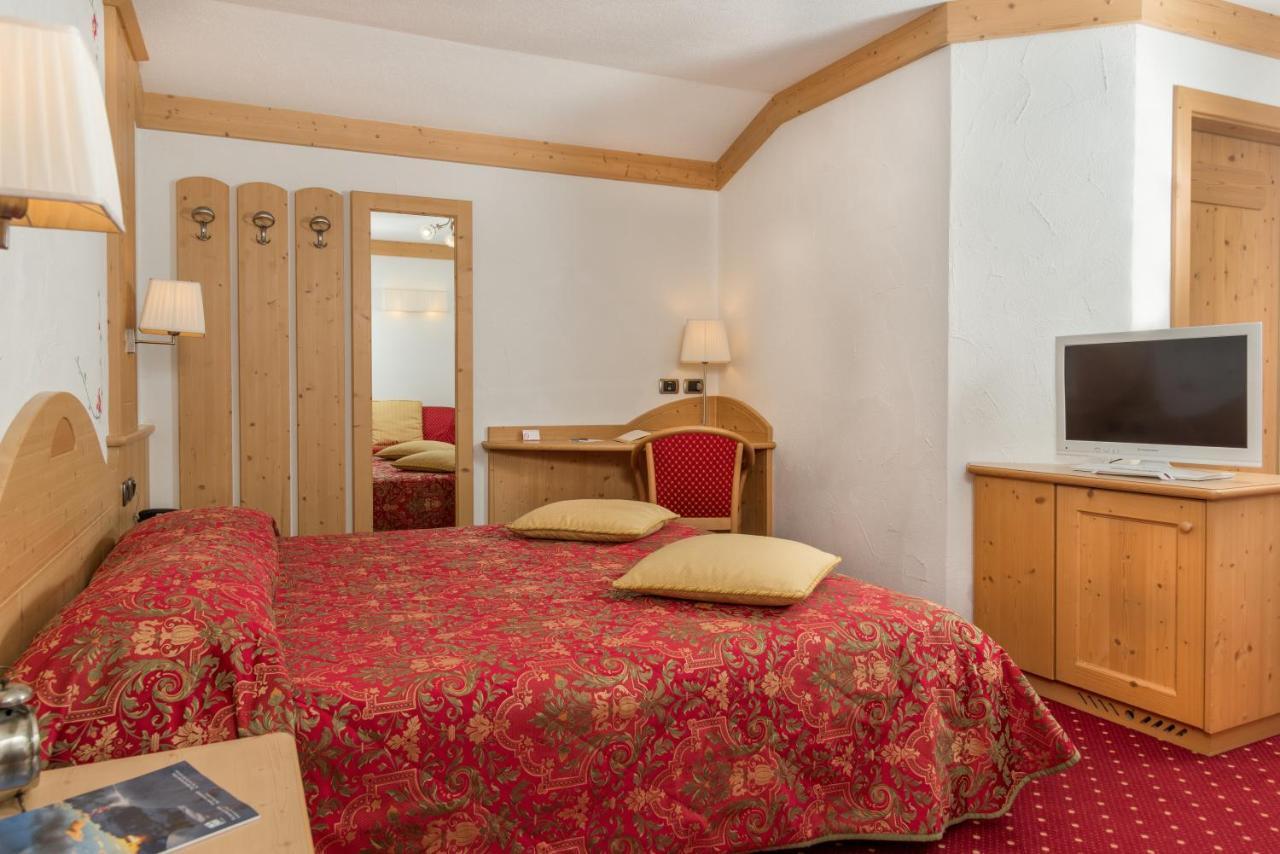 Hotel Garni Lastei Pozza di Fassa Ngoại thất bức ảnh
