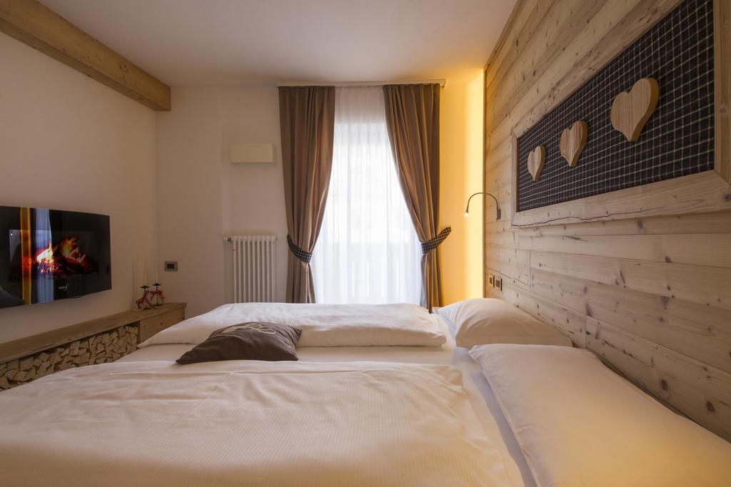 Hotel Garni Lastei Pozza di Fassa Ngoại thất bức ảnh