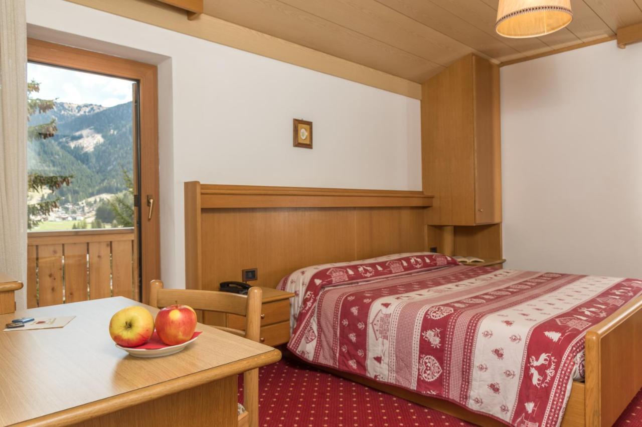 Hotel Garni Lastei Pozza di Fassa Ngoại thất bức ảnh