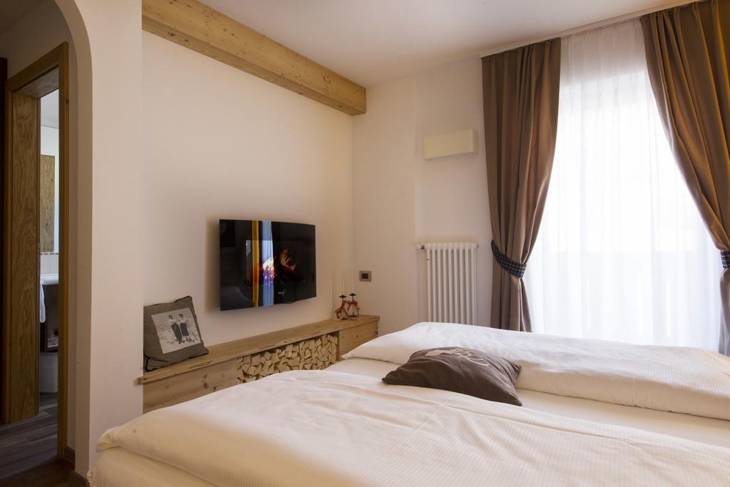 Hotel Garni Lastei Pozza di Fassa Ngoại thất bức ảnh