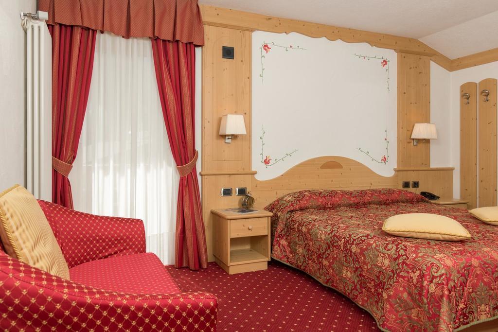 Hotel Garni Lastei Pozza di Fassa Ngoại thất bức ảnh