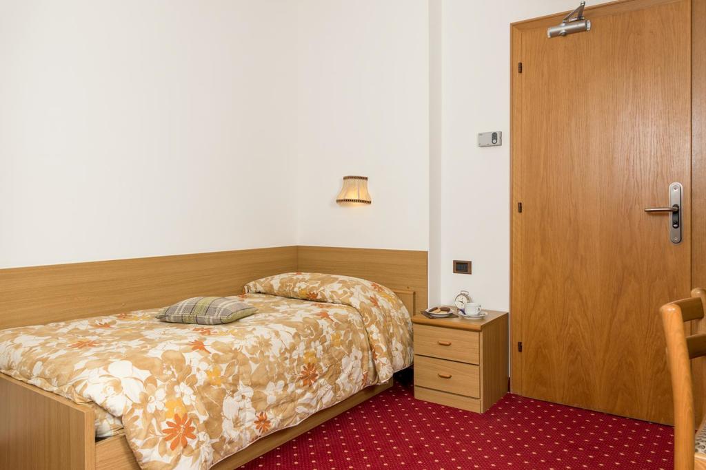 Hotel Garni Lastei Pozza di Fassa Ngoại thất bức ảnh