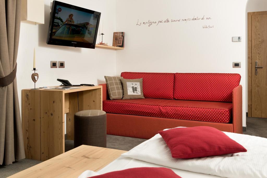 Hotel Garni Lastei Pozza di Fassa Ngoại thất bức ảnh