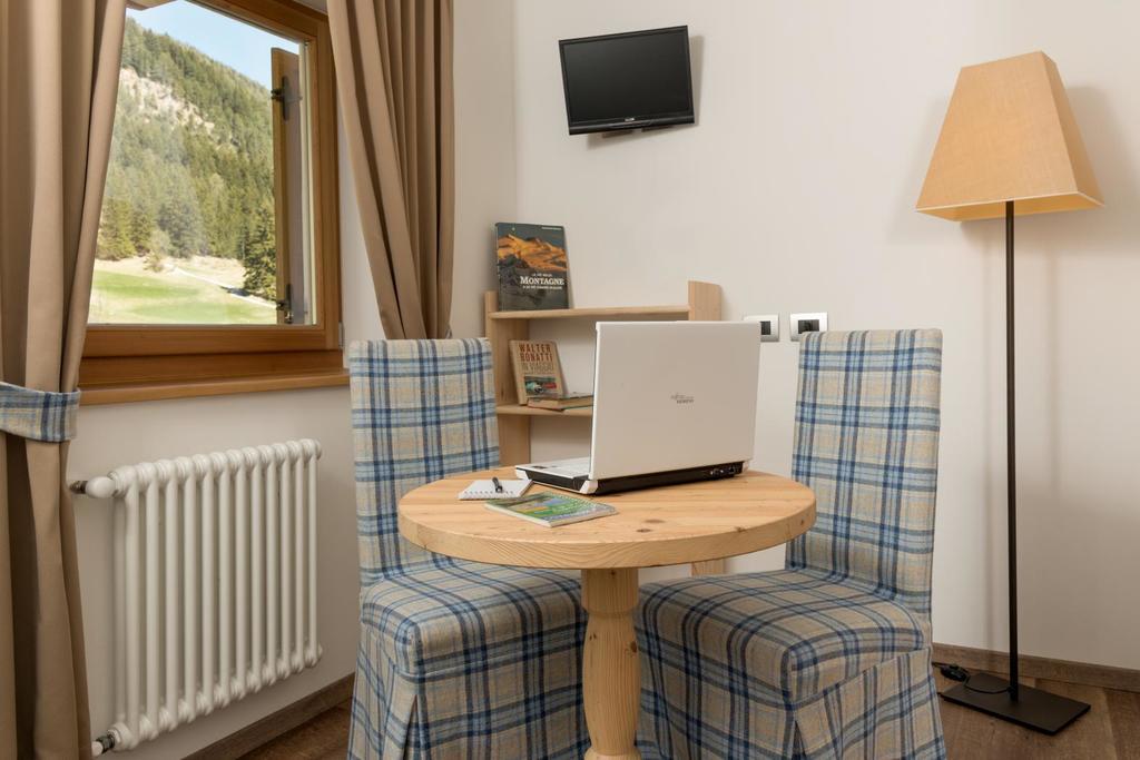 Hotel Garni Lastei Pozza di Fassa Ngoại thất bức ảnh