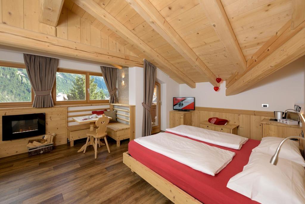 Hotel Garni Lastei Pozza di Fassa Ngoại thất bức ảnh