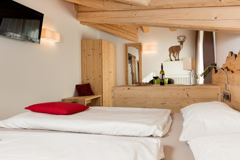 Hotel Garni Lastei Pozza di Fassa Ngoại thất bức ảnh
