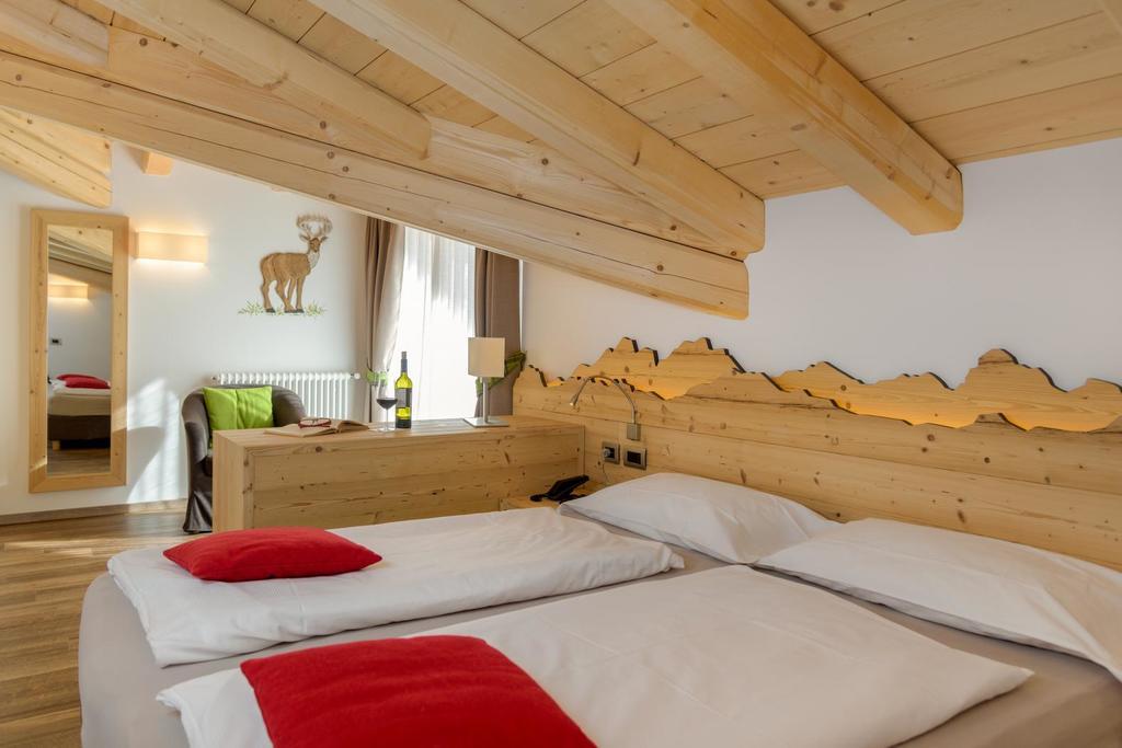 Hotel Garni Lastei Pozza di Fassa Ngoại thất bức ảnh
