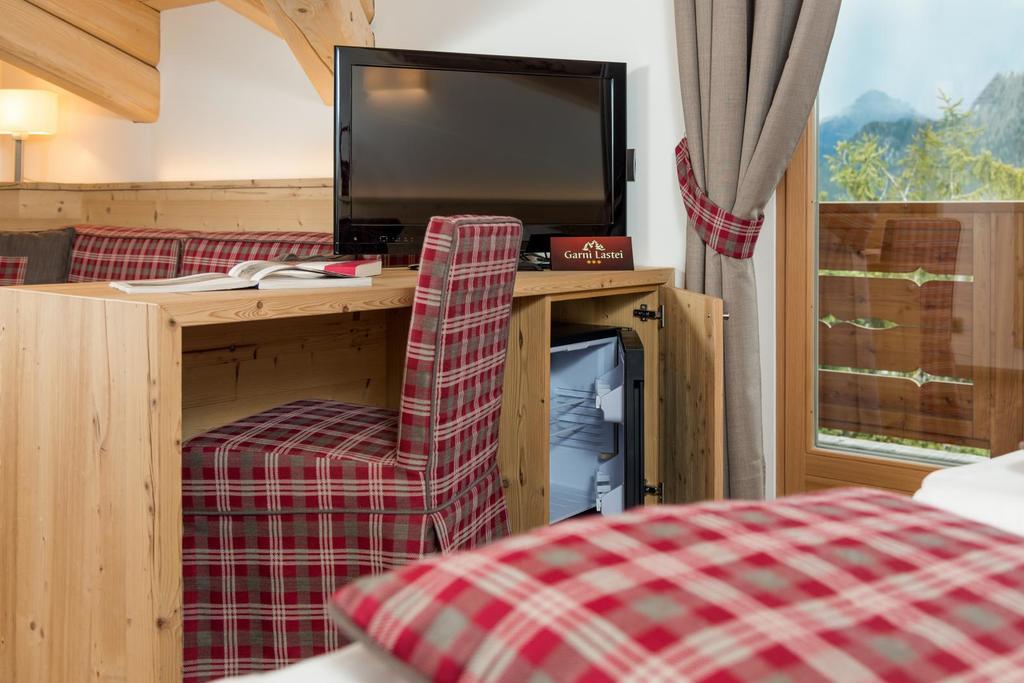 Hotel Garni Lastei Pozza di Fassa Ngoại thất bức ảnh