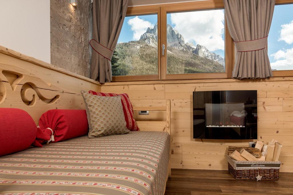 Hotel Garni Lastei Pozza di Fassa Ngoại thất bức ảnh