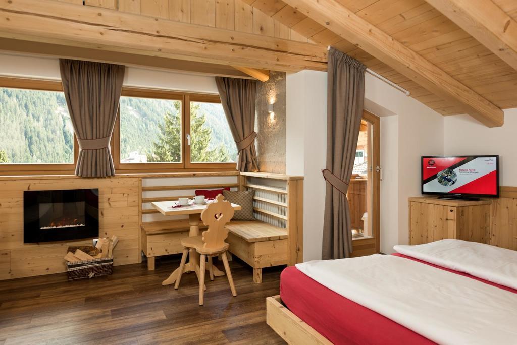 Hotel Garni Lastei Pozza di Fassa Ngoại thất bức ảnh