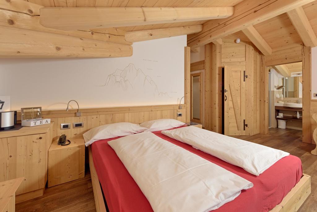 Hotel Garni Lastei Pozza di Fassa Ngoại thất bức ảnh