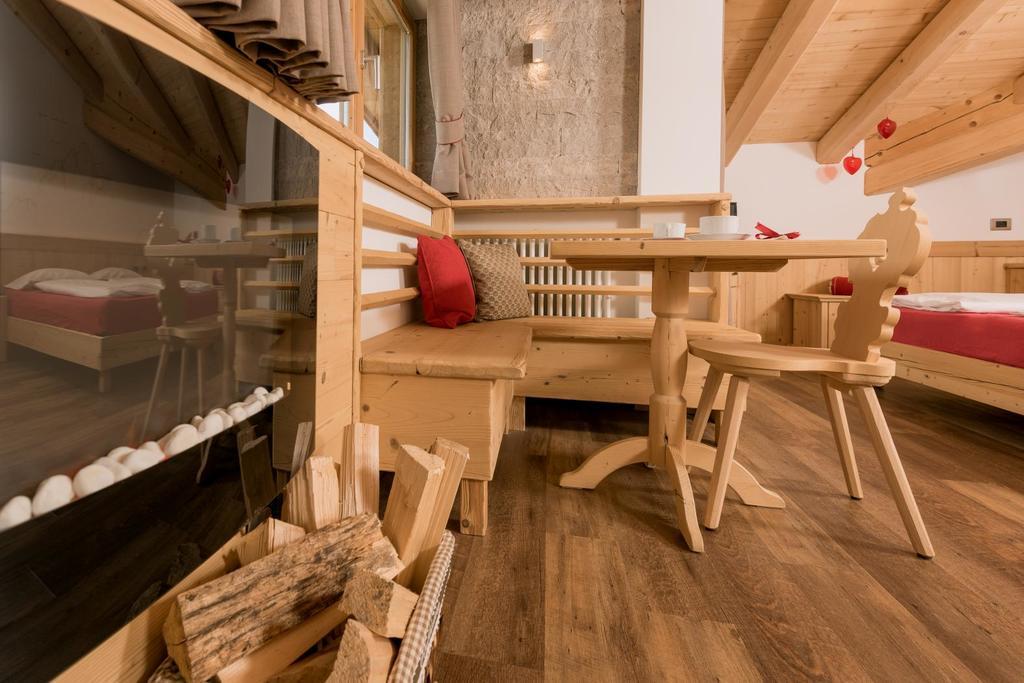 Hotel Garni Lastei Pozza di Fassa Ngoại thất bức ảnh