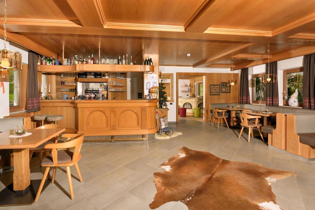 Hotel Garni Lastei Pozza di Fassa Ngoại thất bức ảnh