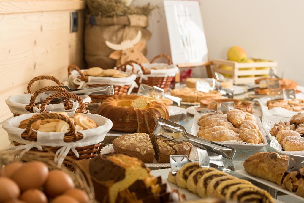 Hotel Garni Lastei Pozza di Fassa Ngoại thất bức ảnh
