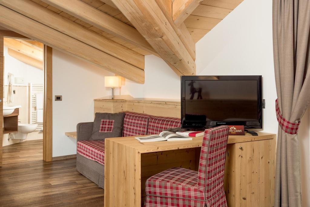 Hotel Garni Lastei Pozza di Fassa Ngoại thất bức ảnh