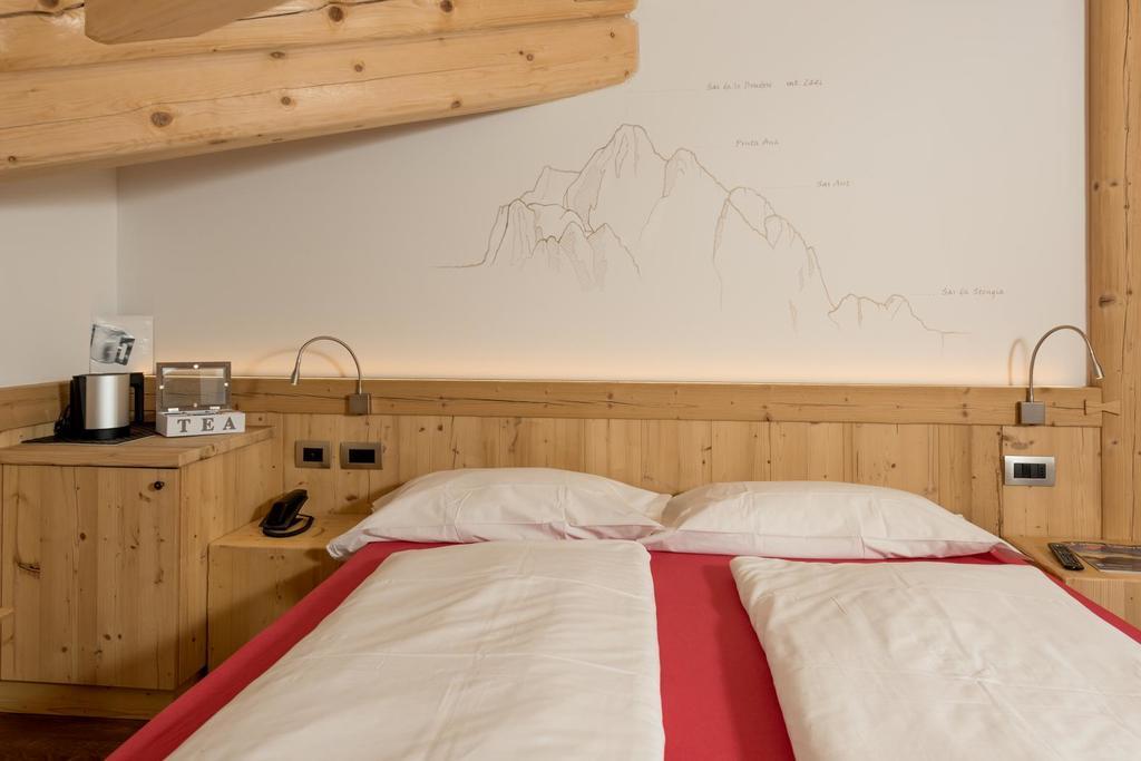 Hotel Garni Lastei Pozza di Fassa Ngoại thất bức ảnh