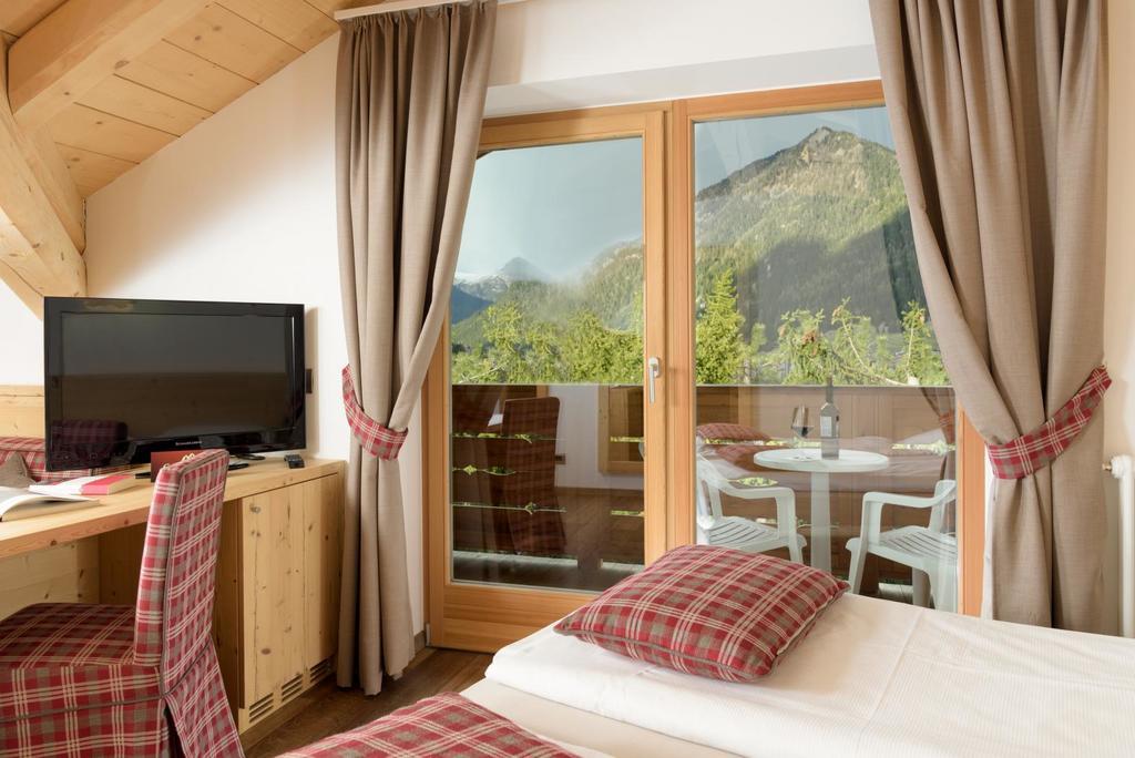 Hotel Garni Lastei Pozza di Fassa Ngoại thất bức ảnh