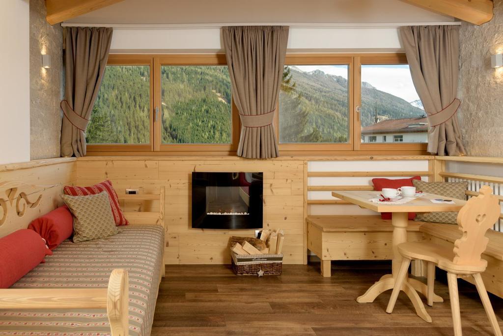 Hotel Garni Lastei Pozza di Fassa Ngoại thất bức ảnh